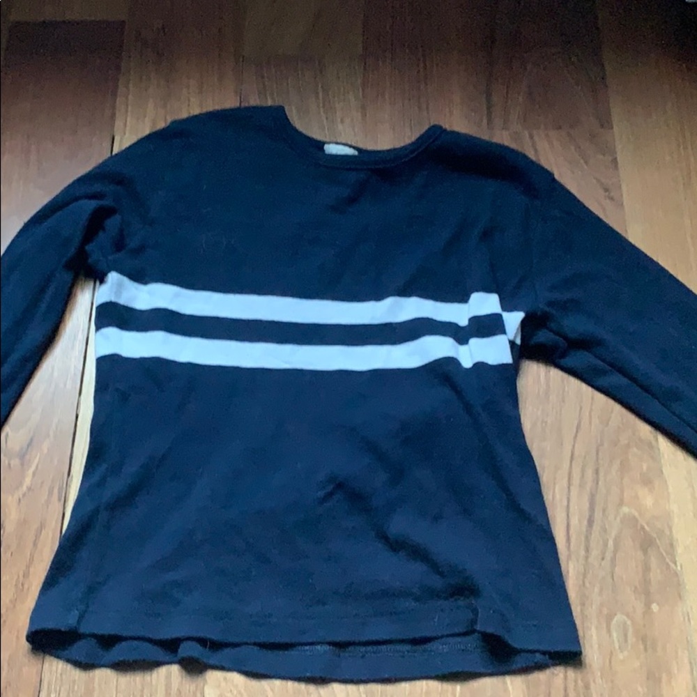 Long sleeve shirt.